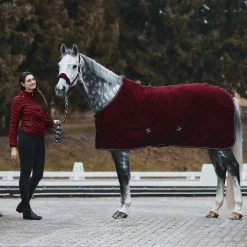 * Kiel Riimu Fleecepehmusteilla Tummanpunainen