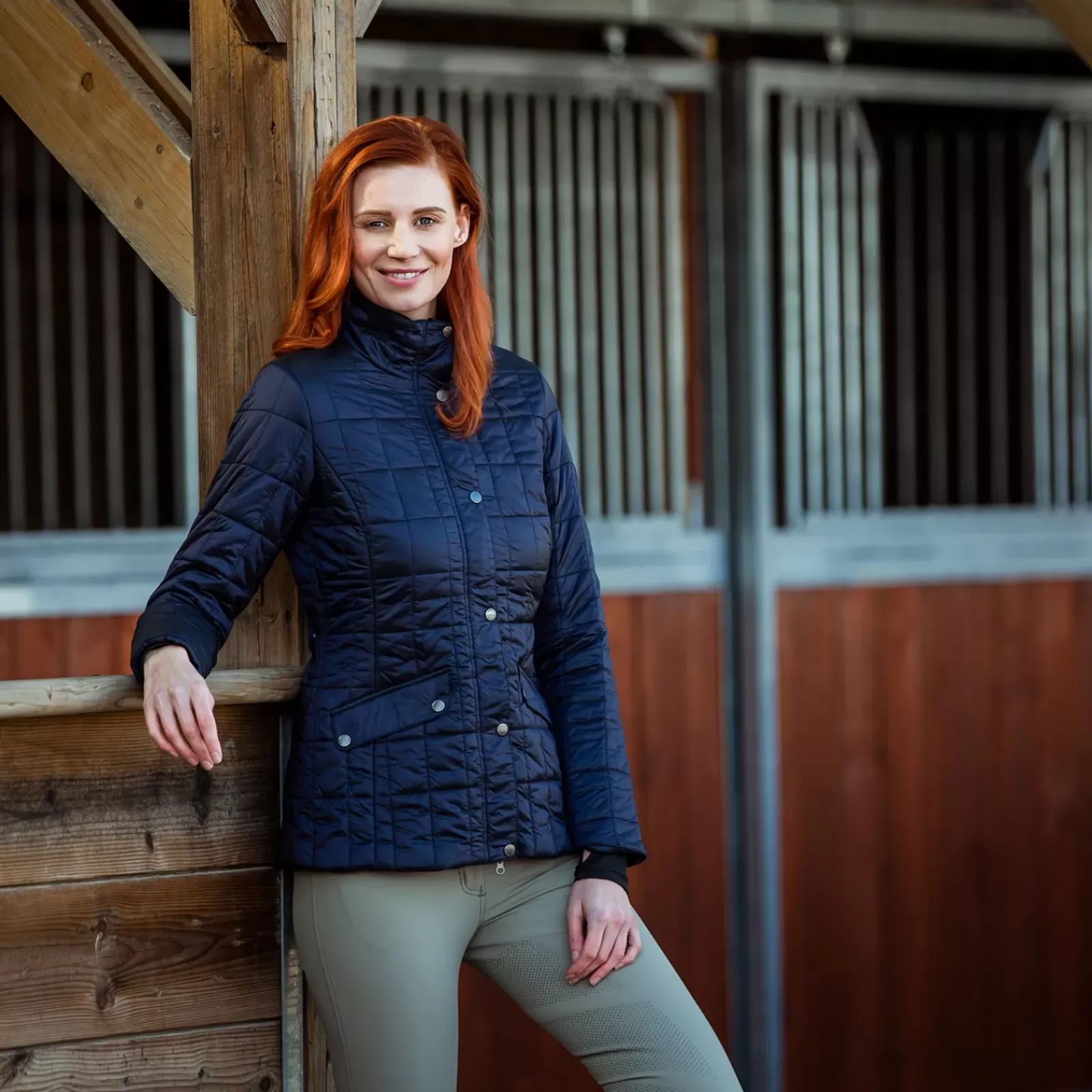 * Livia Naisten Toiminnallinen Paita