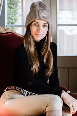 * Naisten Tikattu Lippis