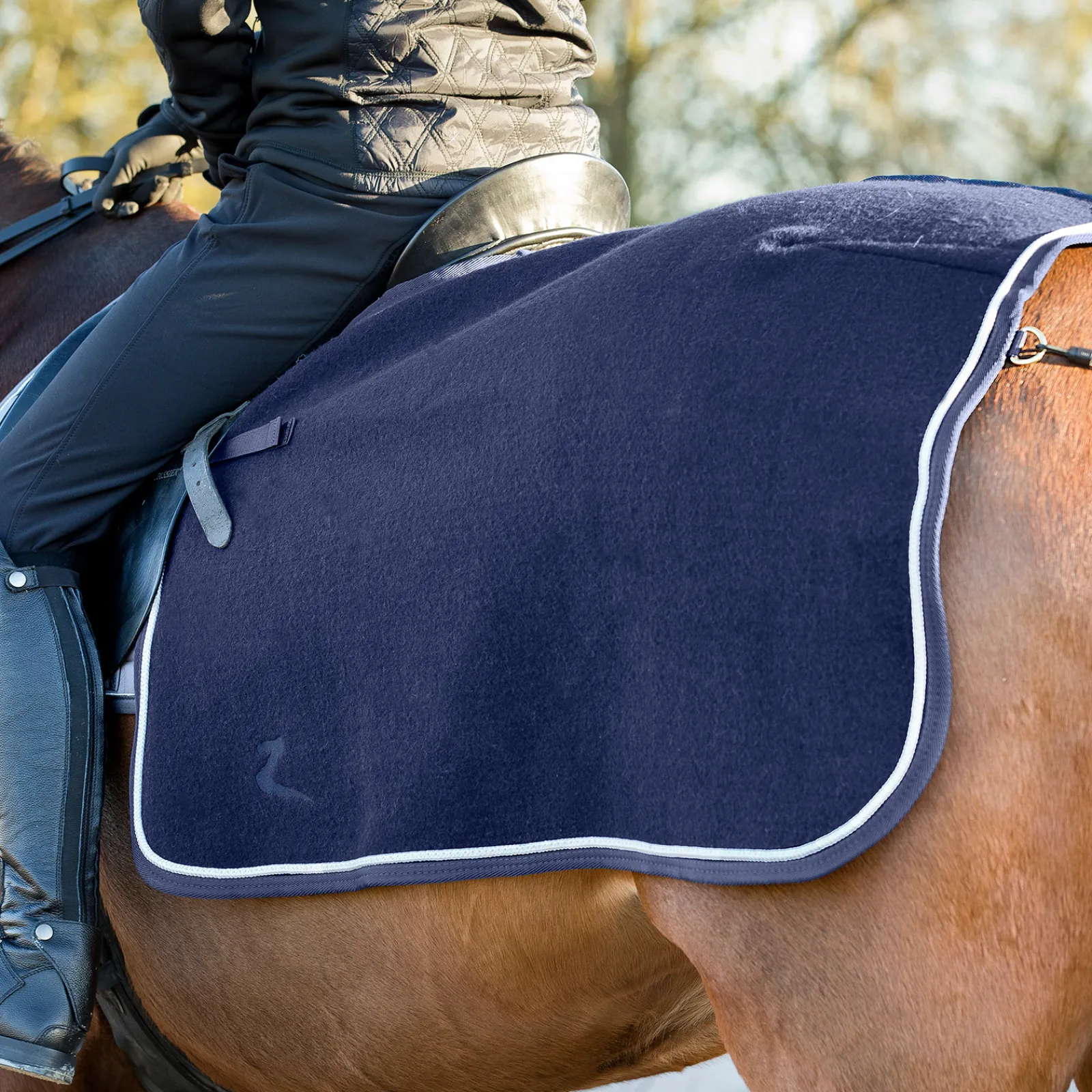 Online * Vail -Villaratsastusloimi Laivastonsininen