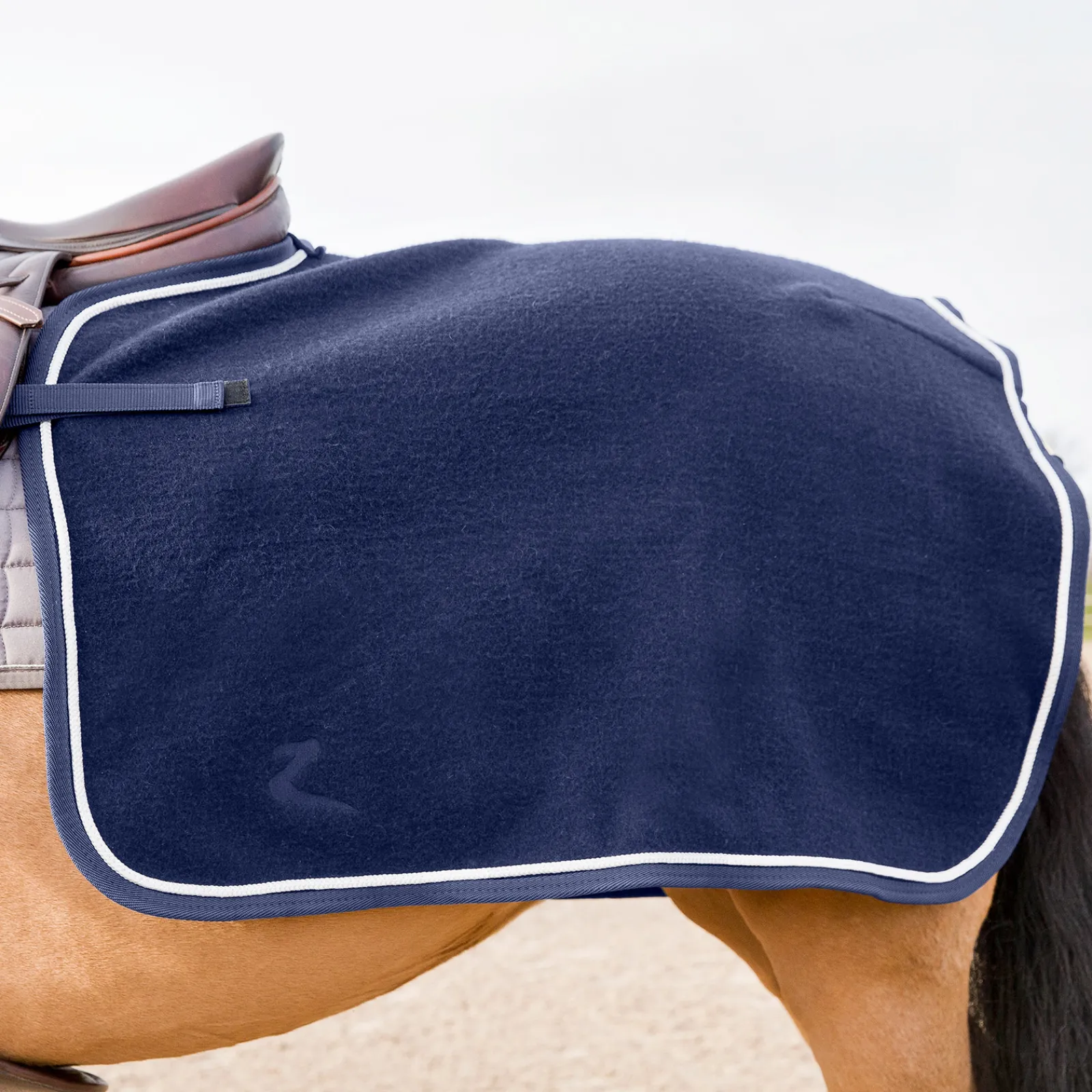 Online * Vail -Villaratsastusloimi Laivastonsininen