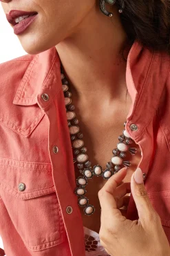 * Yvonne Naisten Kilpailutakki