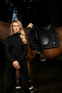 New eskadron Essence 22/23 Velvet Stamp Koulusatulahuopa Black