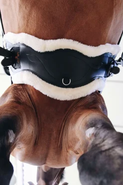 New kentucky Horsewear Anatominen Satulavyo Lampaankarvalla, Lyhyt Black