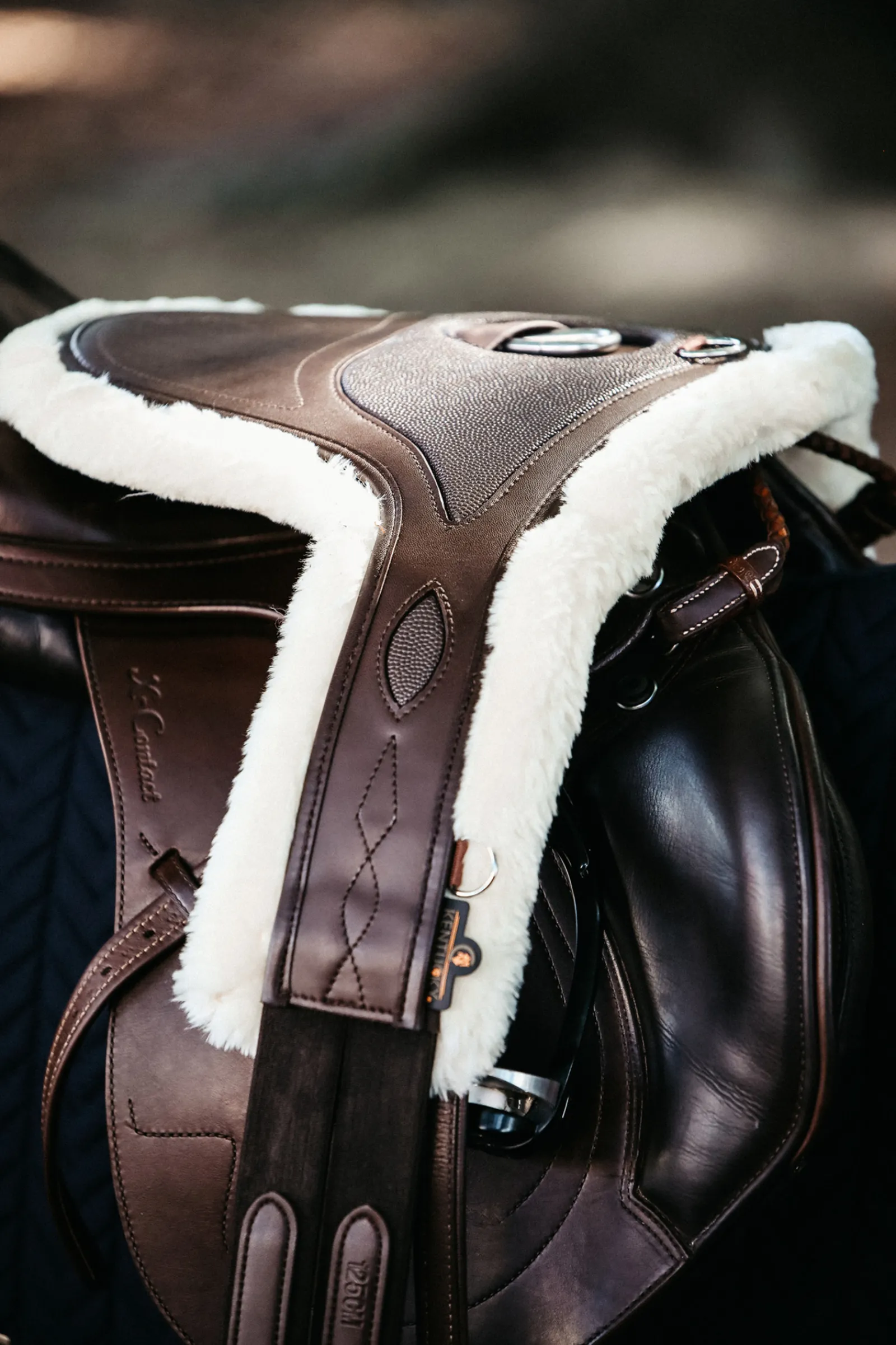 New kentucky Horsewear Satulavyo Mahapanssarilla Ja Lampaankarvalla Brown